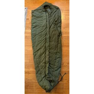 Vtg. US Military Intermediate Cold Weather Army Camping Mummy Sleeping Bag